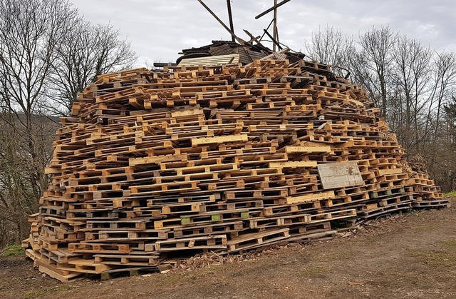 Ungenutzte Holzenergie? Das Abfackeln ...r Fasnachtsfeuer kritisiert der BUND.   | Foto: Raphael Mainiero