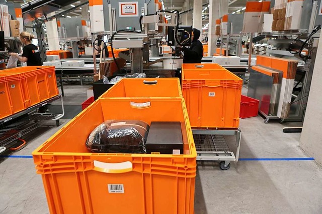 Die Firma Zalando in Lahr beschftigt ...n Drittel Arbeitnehmer aus dem Elsass.  | Foto: Christoph Breithaupt