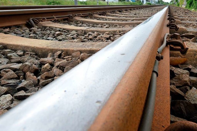 Ein Selfie auf einem Bahngleis zu mach...h. Dennoch kommt das immer wieder vor.  | Foto: Holger Hollemann