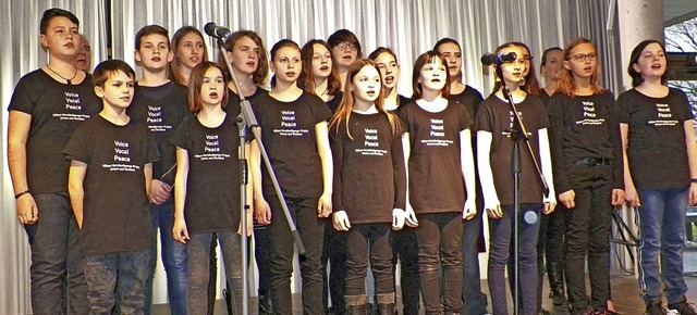 Der Projektchor der Sthlinger Realschule beim Konzert in der Schulaula.   | Foto: Angela Boehrer