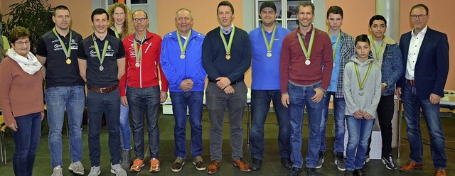 Sportlerehrung der Gemeinde Riegel: Im... Brgermeister Daniel Kietz (rechts).   | Foto: Martin Bos