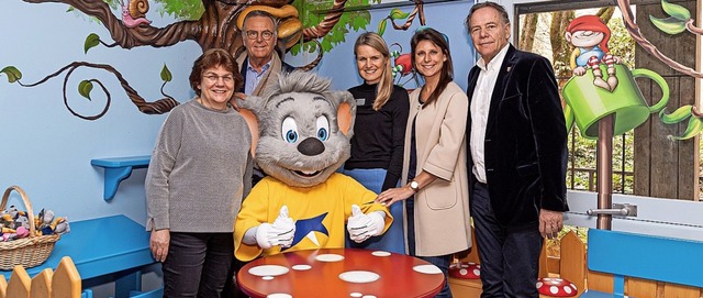 Die Verantwortlichen  im neuen Wartebereich   | Foto: Europa-Park