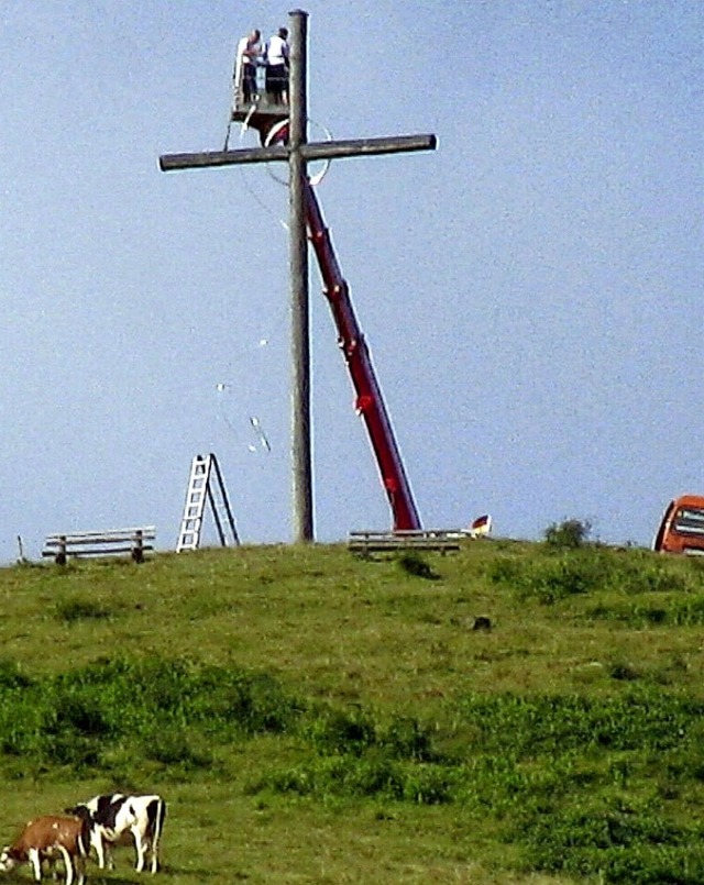 2010 hat der GHV das Gipfelkreuz erstm...igen Diskussionen im Tal gefhrt hat.   | Foto: Manfred Lange