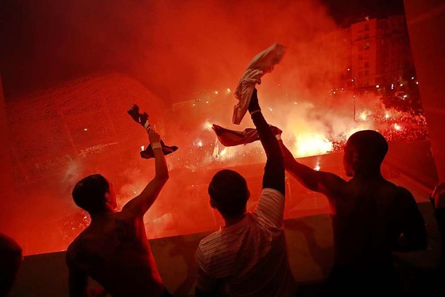 &#8222;Ich scheie auf Corona&#8220;: ...Stze waren vor dem Stadion zu hren.   | Foto: - (AFP)