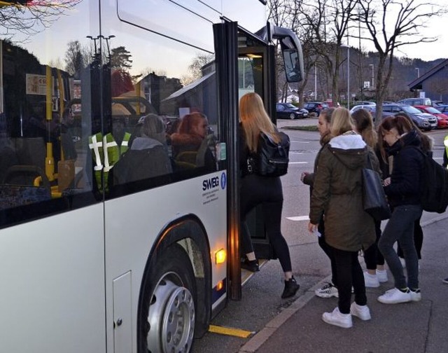 Fr den Einstieg in den Bus gelten ab ...es keine Tickets mehr beim Busfahrer.   | Foto: Nikolaus Bayer