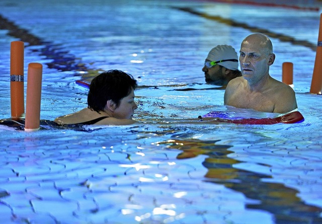 Rdiger Lehmann arbeitet als Schwimmlehrer im Hochdorfer Hallenbad.  | Foto: Michael Bamberger