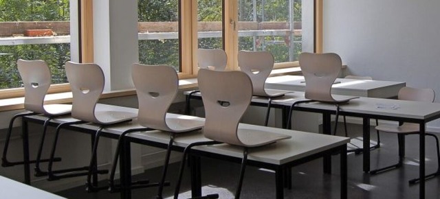 Leere Klassenzimmer wird es in den kom...u den Osterferien geschlossen bleiben.  | Foto: Claudia Renk