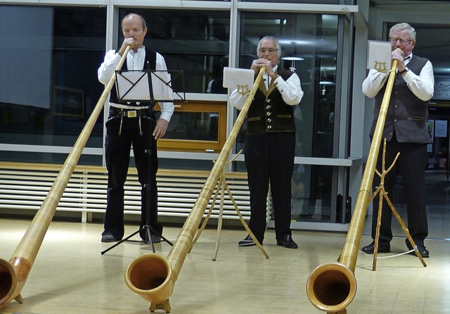 Georg Buttenmller (links) kam direkt ...) bei der Alphornserenade musizierte.   | Foto: Susanne Bremer