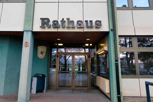 Das Ehrenkirchener Rathaus verschickt Reisepsse per Einschreiben.  | Foto: Andrea Gallien