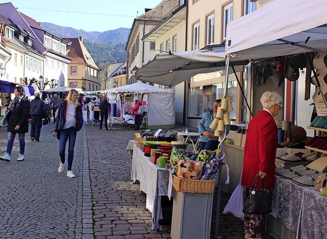 Das Leben im Elztal scheint trotz Coro...en ersten Jahrmarkt in Waldkirch 2020.  | Foto: Bernd Fackler