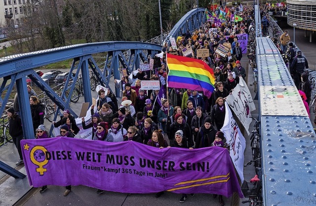 Demonstration am Frauentag auf der   Wiwili-Brcke  | Foto: privat