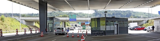 Endstation Grenze: Ab heute Montag, 8 ...it rechnen, zurckgewiesen zu werden.   | Foto: Felix Held