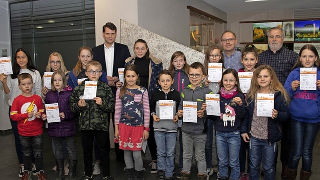 Fr ausgezeichnete sportliche Leistung...ide vom TuS Badenweiler ausgezeichnet.  | Foto: Volker Mnch