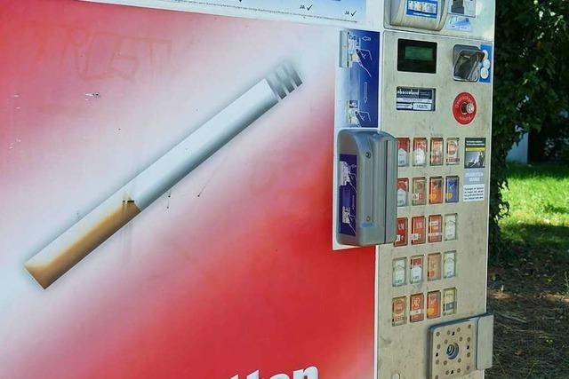 Unbekannte brechen in Karsau Zigarettenautomat auf