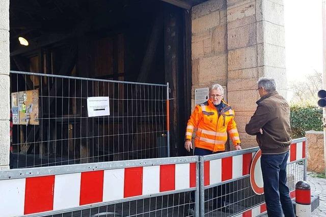 Die Holzbrcke an der Grenze in Bad Sckingen ist verbarrikadiert