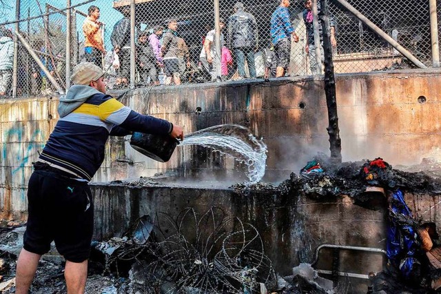 Der Brandherd war schwer zu erreichen.  | Foto: MANOLIS LAGOUTARIS (AFP)
