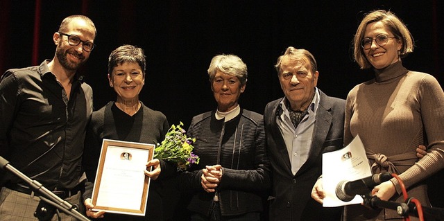 Das Team der Kumedi mit Roman Schneide...lsssischen Kulturpreis ausgezeichnet.  | Foto: Christiane Franz