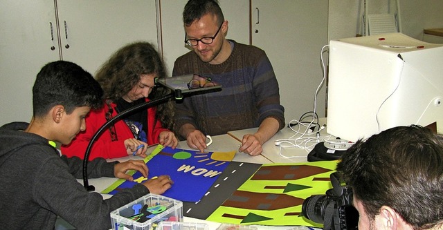 Ob mit Schere oder Computer, Hauptsache kreativ   | Foto: Manfred Lange