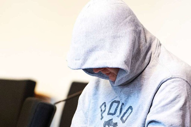 Der angeklagte 33-jhrige Freiburger am ersten Verhandlungstag.  | Foto: Patrick Seeger (dpa)