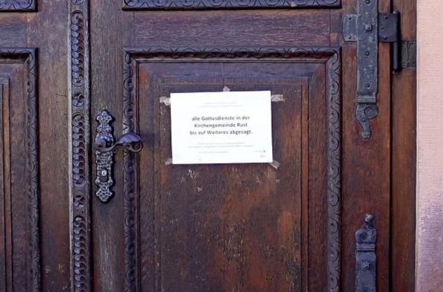 Am Eingangsportal der Ringsheimer St. ... Rust bis auf Weiteres abgesagt sind.   | Foto: Adelbert Mutz