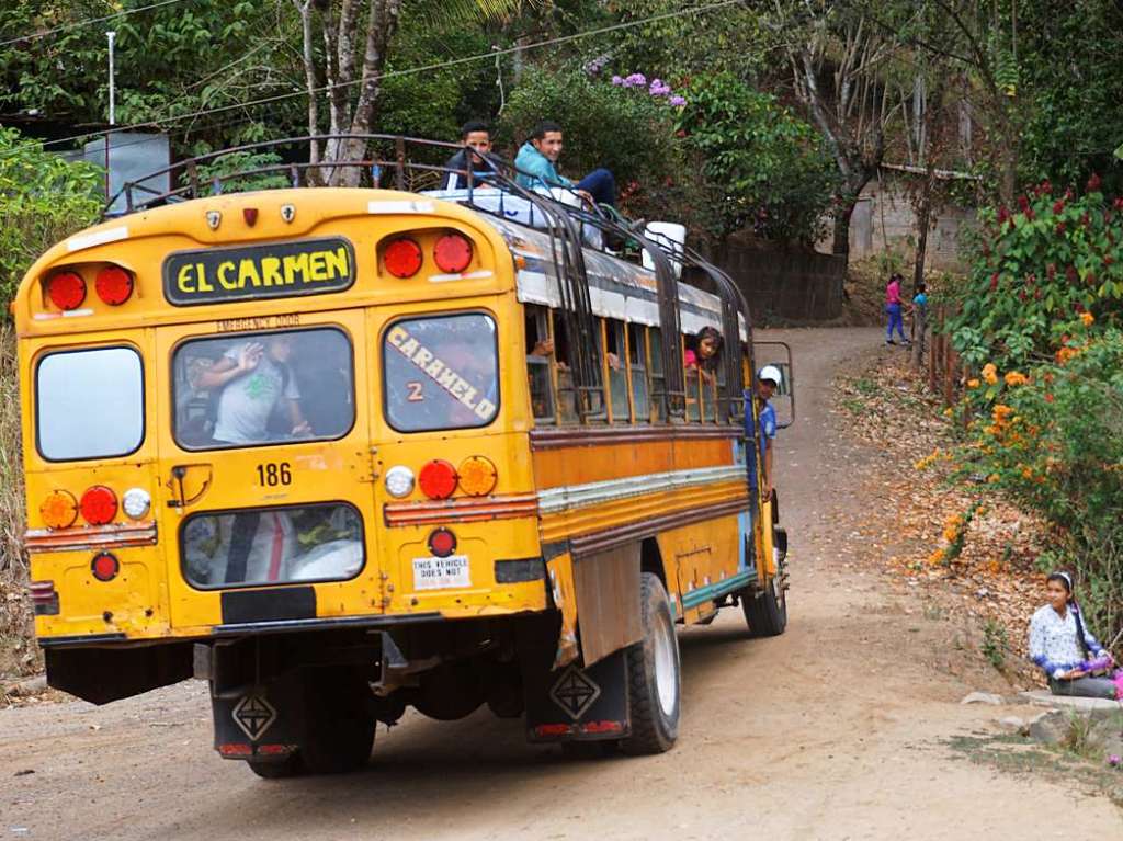 Alte amerikanische Schulbusse dienen in Nicaragua als berlandbusse.