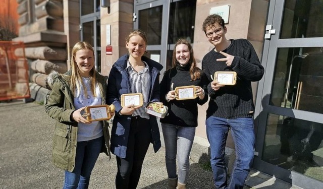 <BZ-FotoAnlauf>Umweltschutz:</BZ-FotoA...e Goethe-AG verleiht nun Essensboxen.   | Foto: Schule