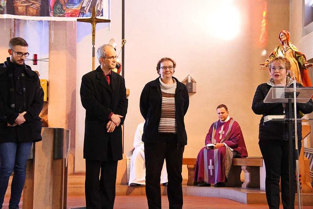 In einem letzten Gottesdienst der kath...didaten zur Pfarrgemeinderatswahl vor.  | Foto: Horst David