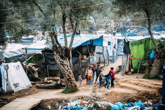 Flchtlingskinder spielen in einem Camp auf der Insel Lesbos.  | Foto: Alea Horst (dpa)