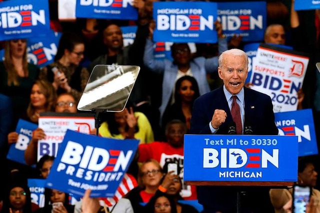 Joe Biden macht Boden gut.  | Foto: JEFF KOWALSKY (AFP)