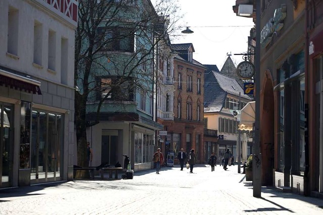 Ungewohnter Anblick an einem Mittwochmittag: die fast leere Lahrer Marktstrae  | Foto: Christoph Breithaupt