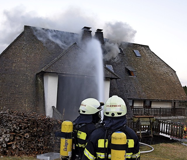 Die Feuerwehren Feldberg und Schluchse...m Schrofenweg in Brental im Einsatz.   | Foto: Kamera24