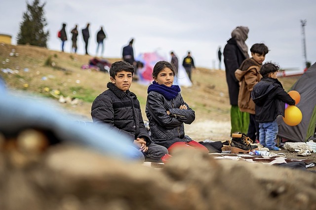 Desillusioniert: Syrische Flchtlingskinder in der trkischen Grenzstadt Edirne.  | Foto: Mohssen Assanimoghaddam (dpa)