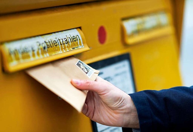 In Kandern wurden Wahlbriefe an Erstwhler verschickt (Symbolfoto).  | Foto: Monika Skolimowska (dpa)