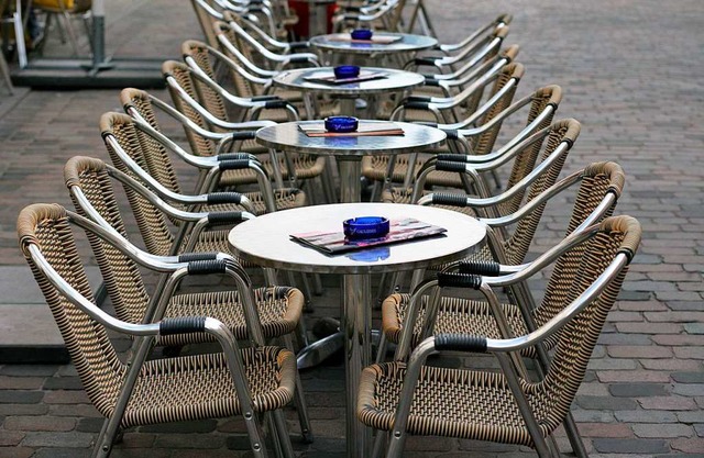Gaststtten sind leer oder vorbergehe...sich um ihre wirtschaftliche Existenz.  | Foto: Jens Bttner