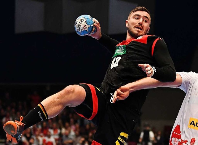 Das Coronavirus ist im Handball angeko... Jannik Kohlbacher hat sich infiziert.  | Foto: Robert Michael (dpa)