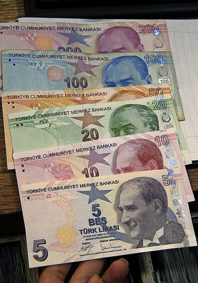 Die trkische Lira steht unter Druck.  | Foto: Lefteris Pitarakis