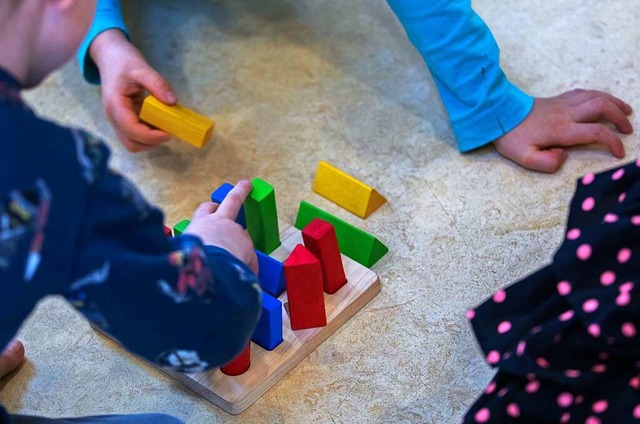 Beim Spielen soziale Distanz zu ben, fllt Kindern nicht immer leicht.  | Foto: Jens Bttner