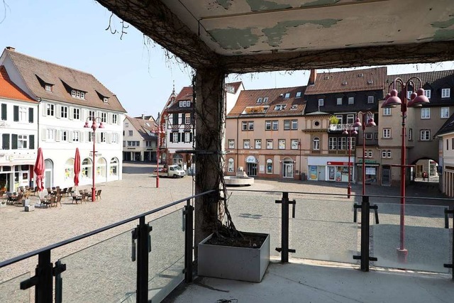 Blick auf den leeren Marktplatz  | Foto: Christoph Breithaupt