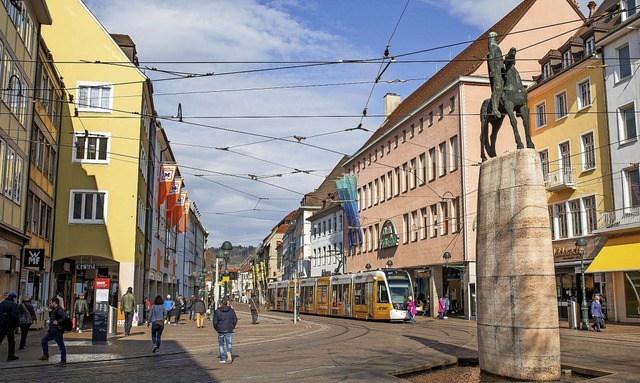 Ungewohnt leer: die Kaiser-Joseph-Strae in Freiburg  in dieser Woche.  | Foto: Philipp von Ditfurth (dpa)