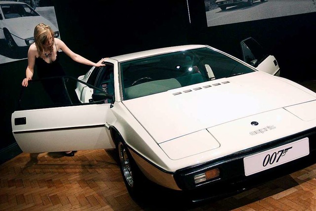 Der Lotus Esprit aus ,Der Spion, der m...das sich in ein U-Boot verwandelt hat.  | Foto: epa Andy Rain / dpa