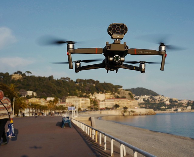 Drohne an der Promenade von Nizza  | Foto: VALERY HACHE