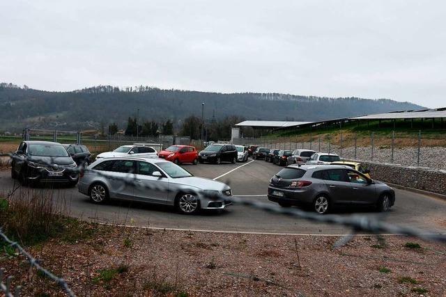 Lange Staus vor den Recyclinghfen in Rheinfelden