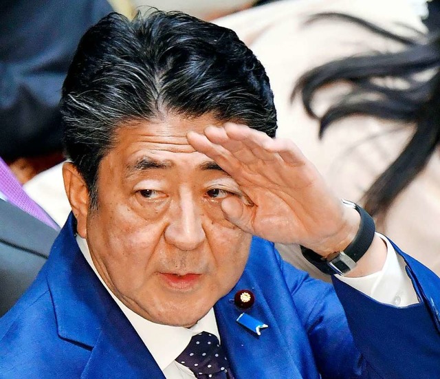 japans Premierminister Shinzo Abe zieh...mpischen Spiele in Tokio in Betracht.   | Foto: Yoshitaka Sugawara (dpa)