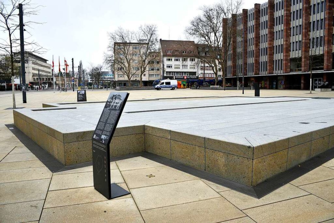 Platz der Alten Synagoge in Freiburg ist fast menschenleer.  | Foto: Thomas Kunz