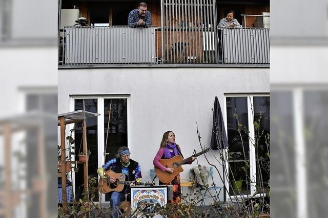 Terrasse wird zur Bhne von Musikern
