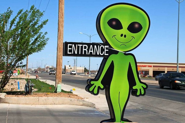 Die US-Kleinstadt Roswell im Bundessta...ebt bis heute vom Interesse an Aliens.  | Foto: Steve Przybilla