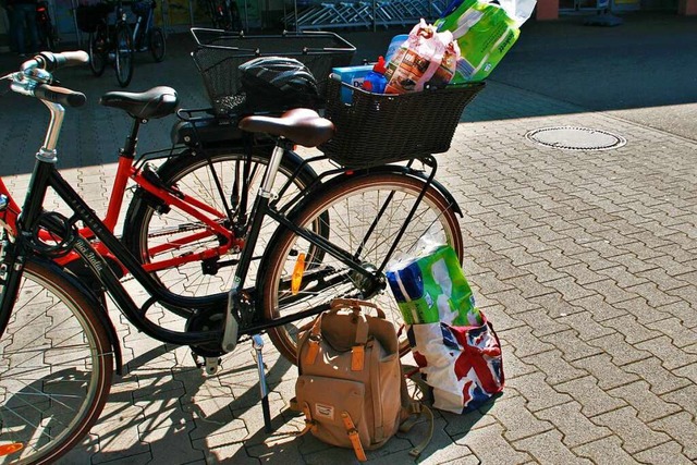 Mit dem Fahrrad ging Helena Hiss auf Einkaufstour fr andere.  | Foto: Helena Hiss