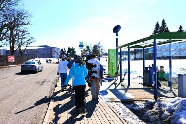 Vorzeitiges Saisonende: Am 15. Mrz tr...re Sportgerte zurck zu ihren Autos.   | Foto: Joachim Hahne