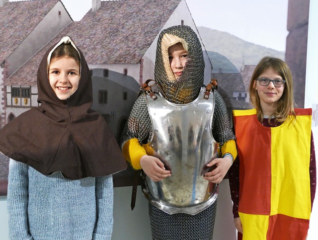 Wer wollte, konnte Kleidung aus dem Mittelalter anziehen.  | Foto: Sonja Zellmann