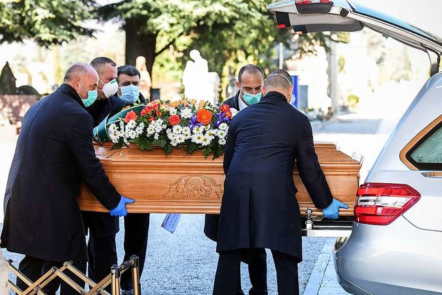 Trauriger Alltag in Bergamo in Zeiten der Coronakrise.  | Foto: PIERO CRUCIATTI (AFP)
